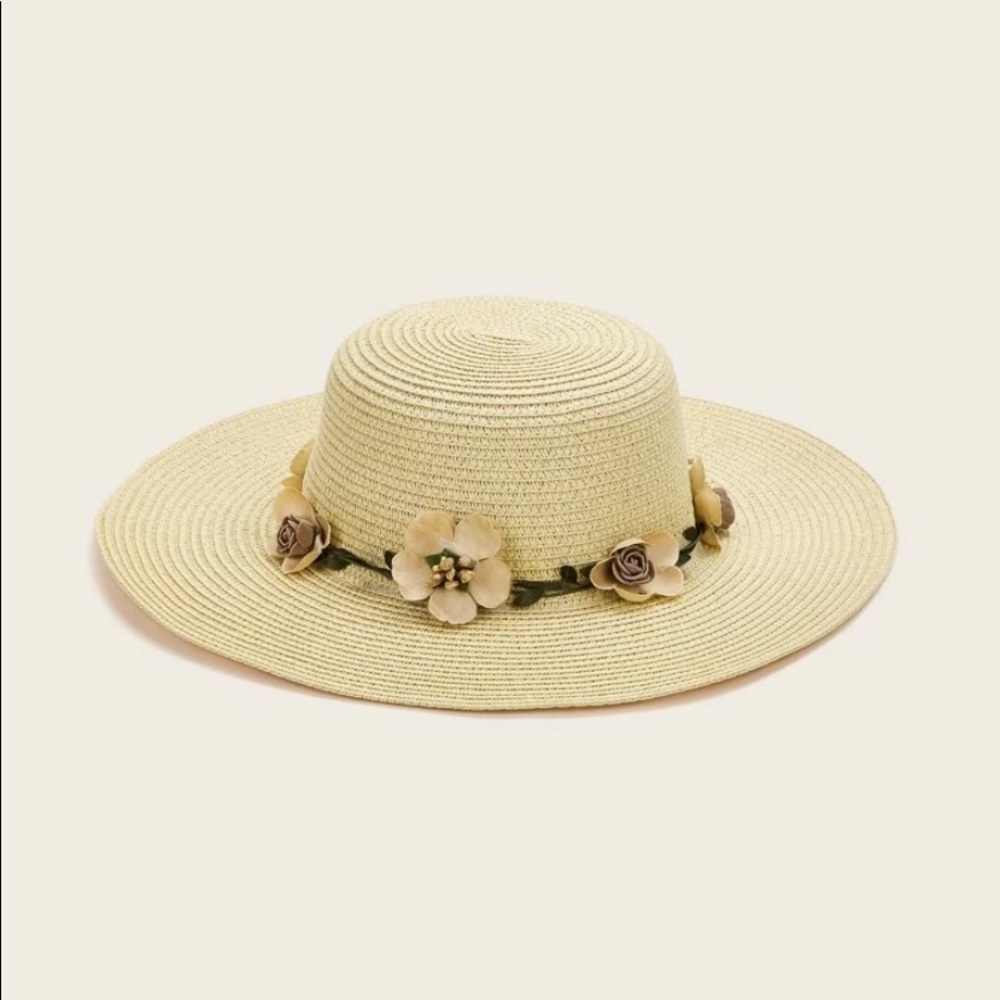 Gorgeous wide brimmed beach/ spring hat - Picture 5 of 11